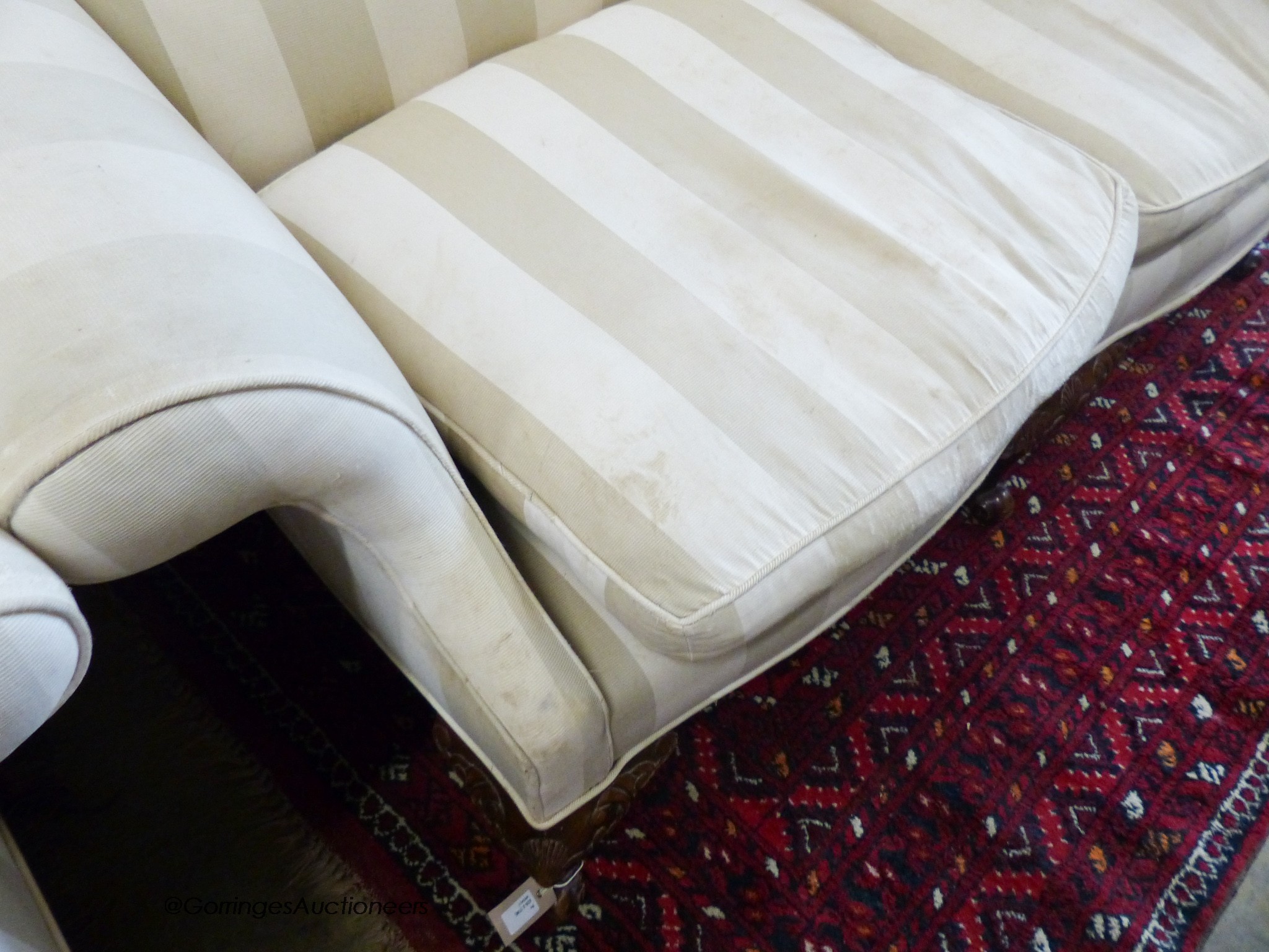 A pair of Georgian style two-seater settees. W-176, D-88, H-90cm.